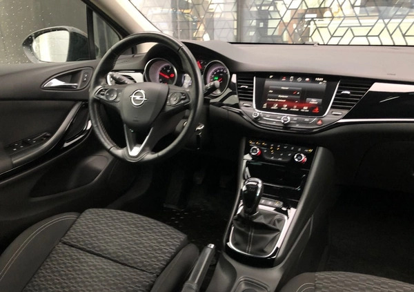 Opel Astra cena 48900 przebieg: 209644, rok produkcji 2018 z Mordy małe 497